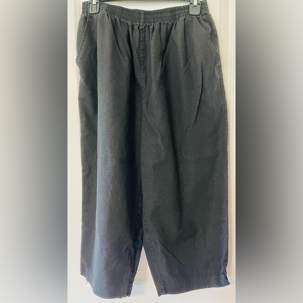 Black capris